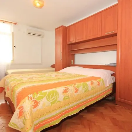 Gasthuis With A Parking Space - 7854 3*