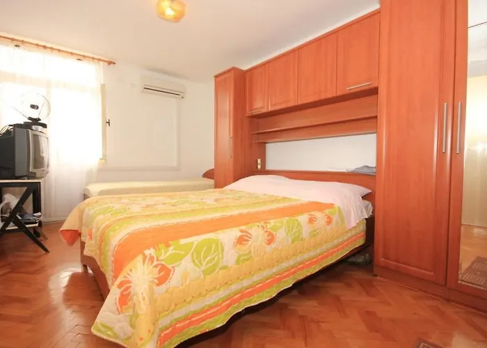 Penzion With A Parking Space - 7854 3*